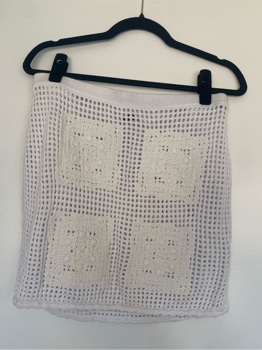 AQUA White Crochet Granny Square Mini
Skirt